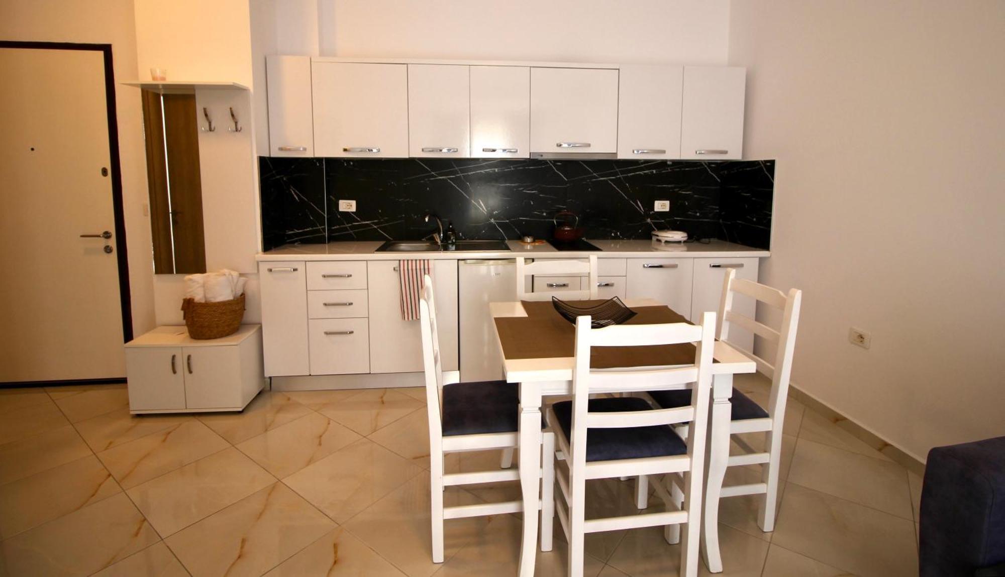 Saranda Apartaments Meta Exterior photo